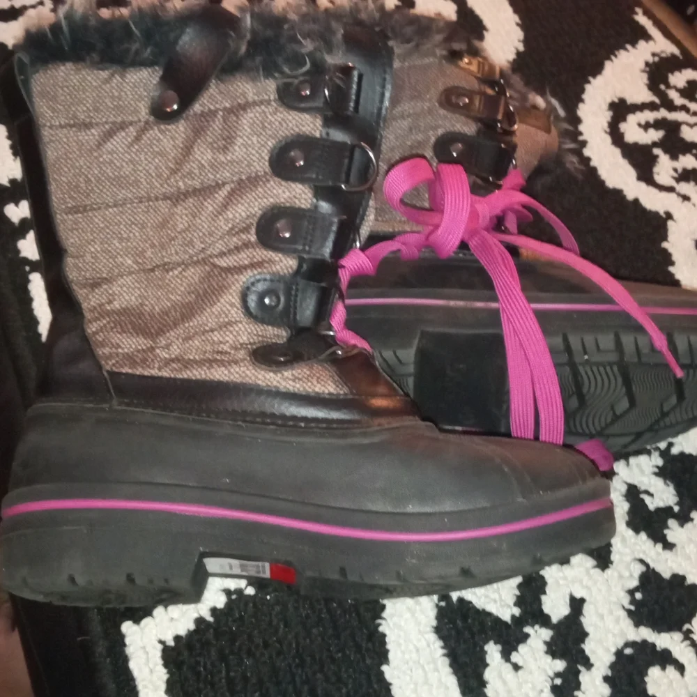 Stylish Winter Kids Boots with Pink Laces